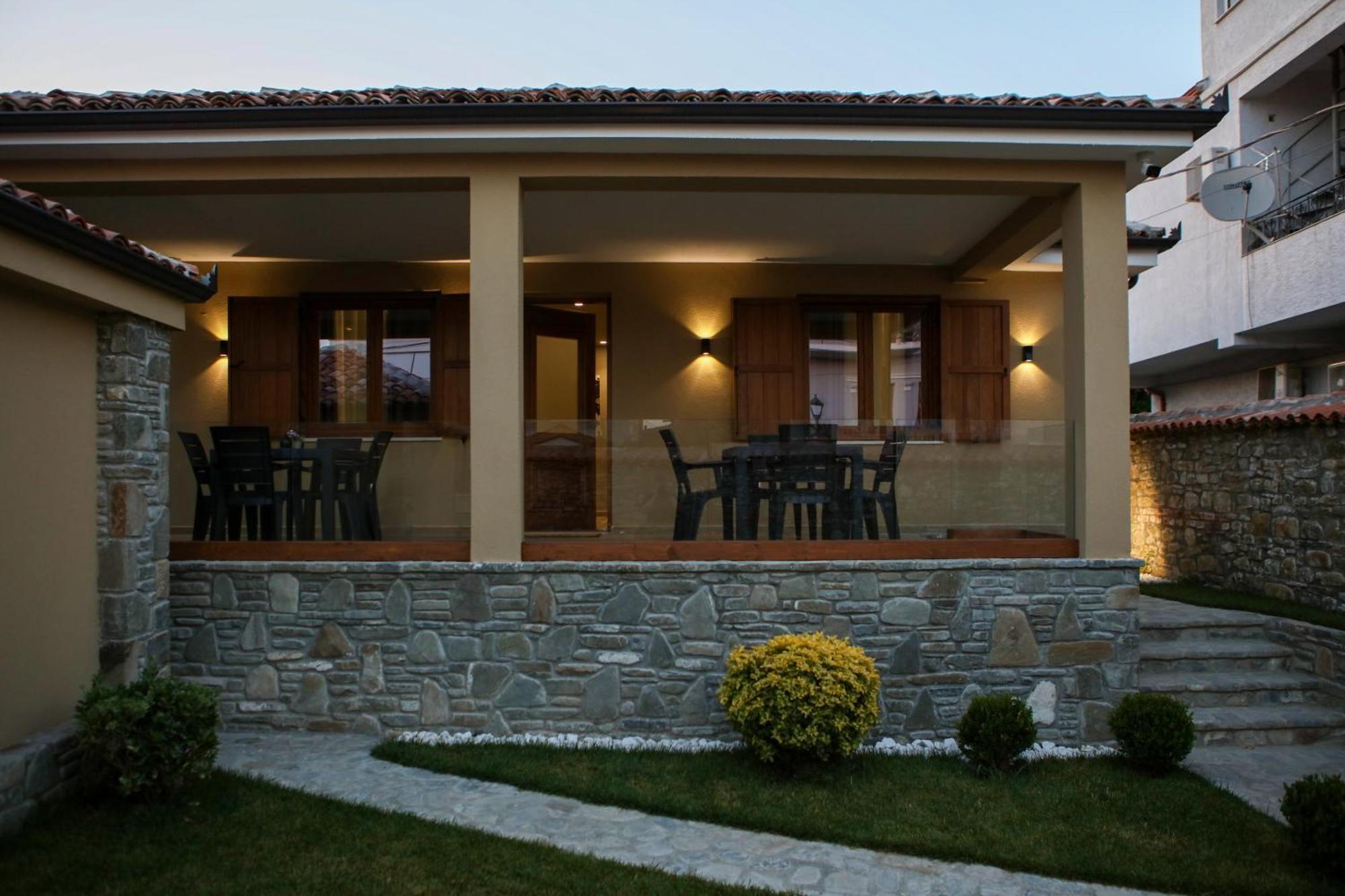 Villa Zoi A Stay To Remember I Located Inside The Castle Of Elbasan, On A Historic Roman Road Via Egnatia I Homemade Breakfast Exterior photo
