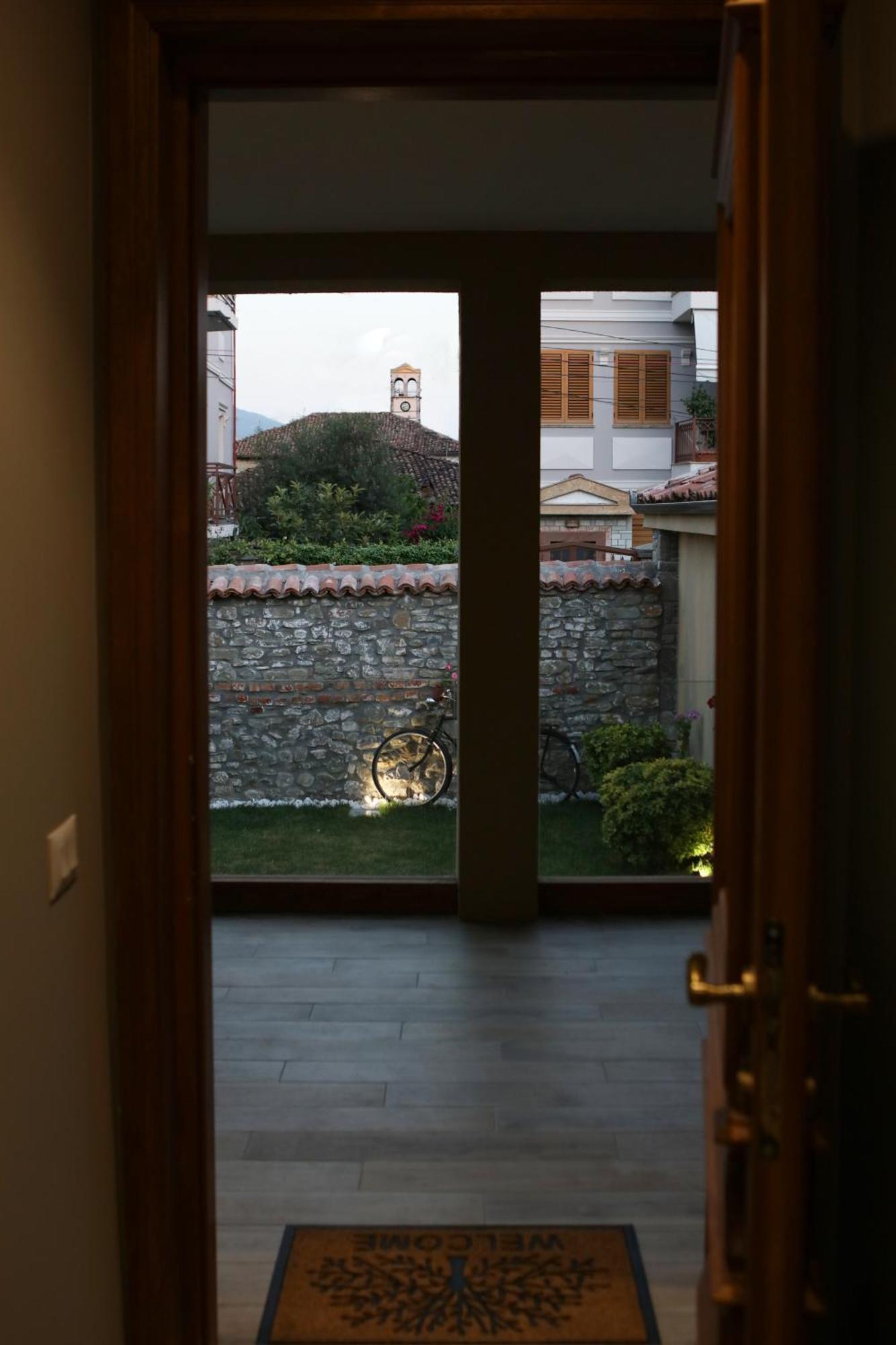 Villa Zoi A Stay To Remember I Located Inside The Castle Of Elbasan, On A Historic Roman Road Via Egnatia I Homemade Breakfast Exterior photo