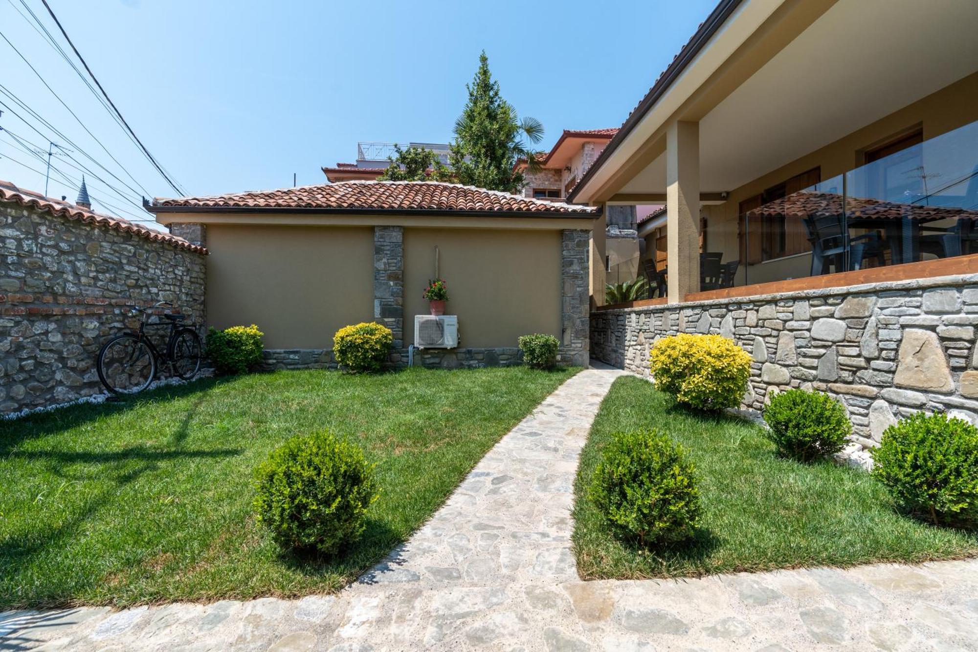 Villa Zoi A Stay To Remember I Located Inside The Castle Of Elbasan, On A Historic Roman Road Via Egnatia I Homemade Breakfast Exterior photo