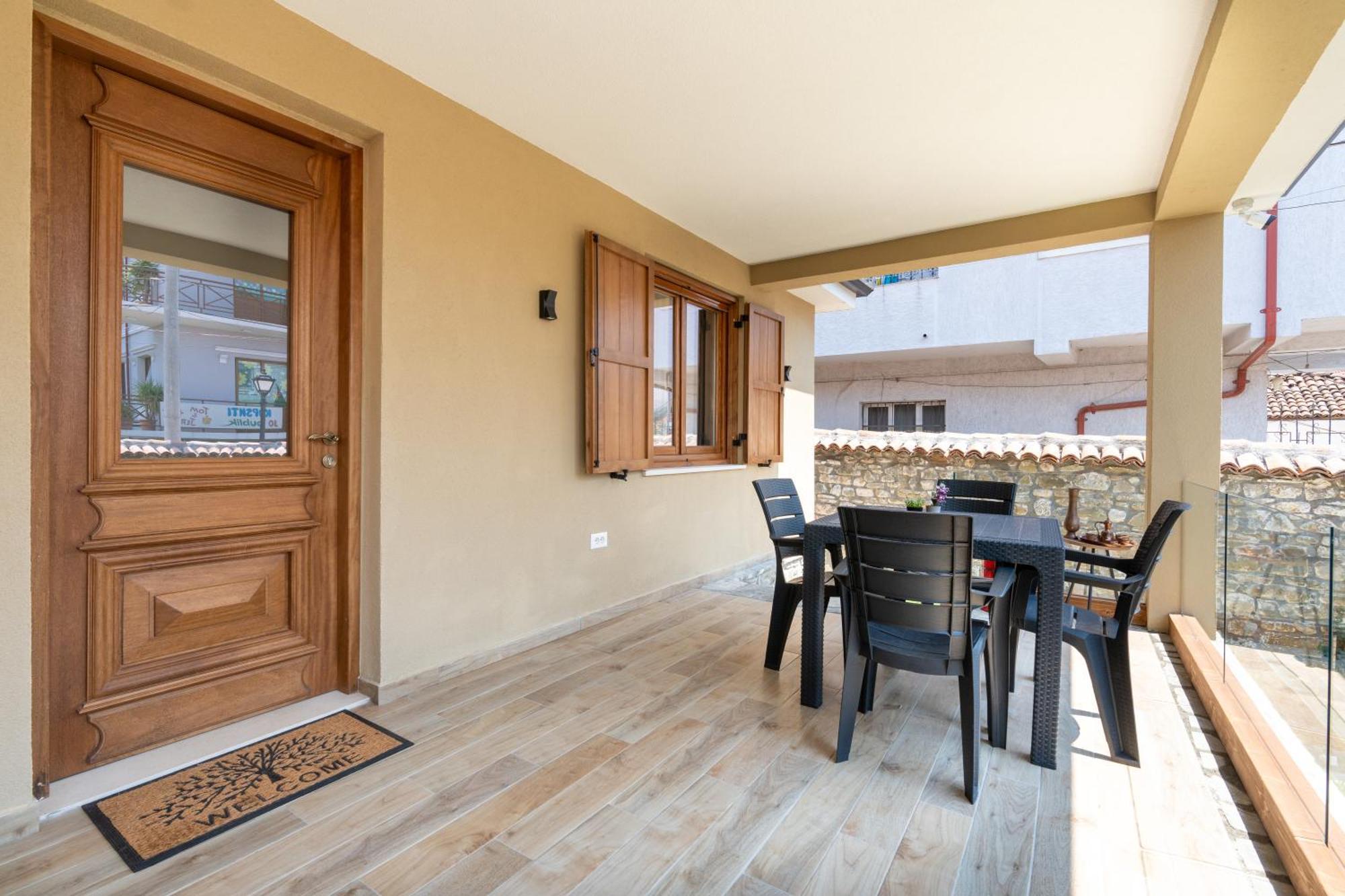 Villa Zoi A Stay To Remember I Located Inside The Castle Of Elbasan, On A Historic Roman Road Via Egnatia I Homemade Breakfast Exterior photo