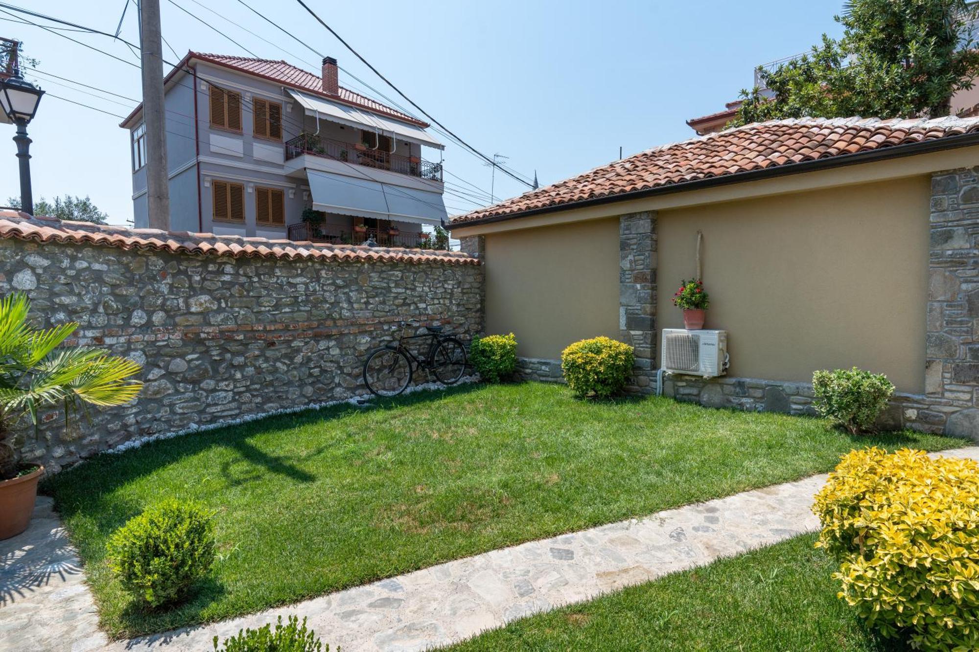 Villa Zoi A Stay To Remember I Located Inside The Castle Of Elbasan, On A Historic Roman Road Via Egnatia I Homemade Breakfast Exterior photo